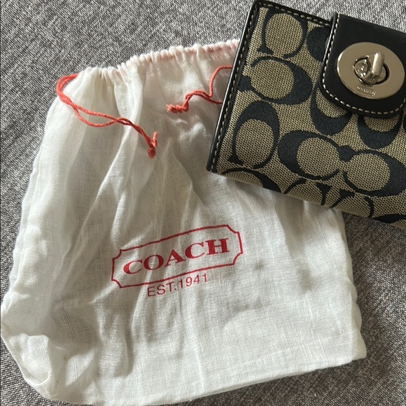 Coach Black and Cream Turnlock Wallet with Dust Bag - Picture 7 of 7